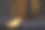 百叶窗和街灯映照在木门上，图片下载