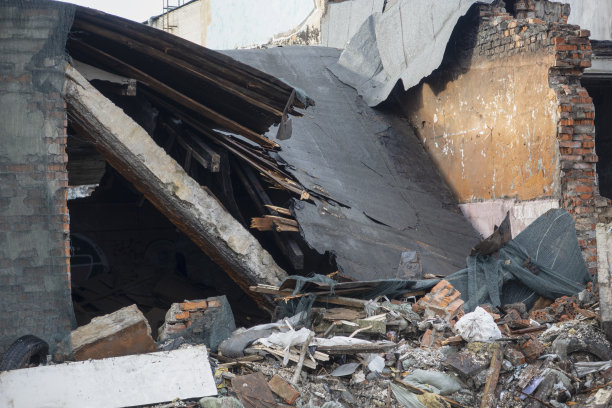 一座砖房的废墟图片下载