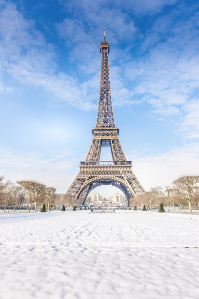 埃菲尔铁塔和巴黎的冬天图片下载