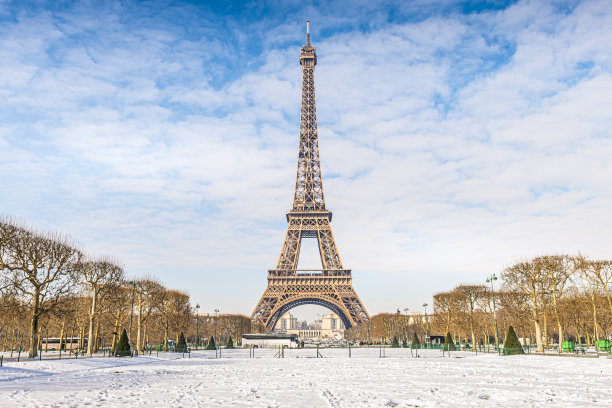 埃菲尔铁塔和巴黎的冬天图片下载