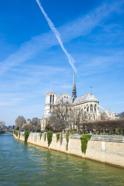 巴黎圣母院和塞纳河图片下载