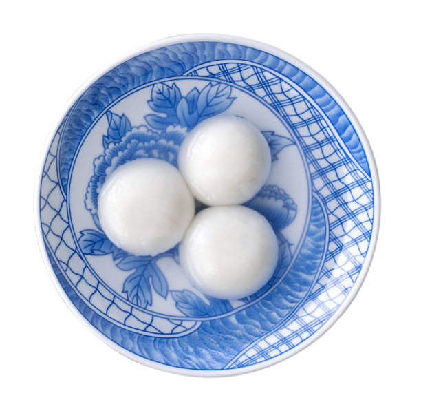 俯视图大汤圆元宵在一个碗孤立在白色背景图片下载