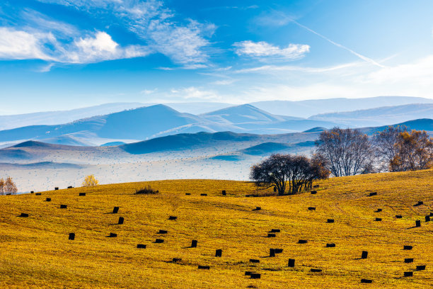 秋高气爽的山区自然景观图片下载