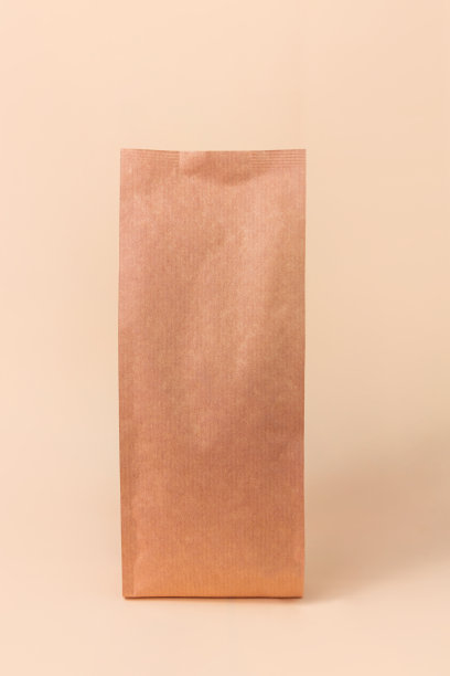 小袋袋模型中性米色背景单色。商品包装外卖食品零食外卖采购图片下载