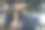 企业家在虚拟会议中写笔记图片下载