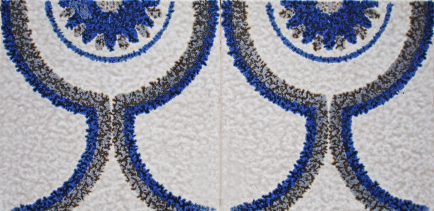 老房子立面传统瓷砖的细节。装饰瓷砖。瓦伦西亚传统瓷砖。花卉装饰。图片下载