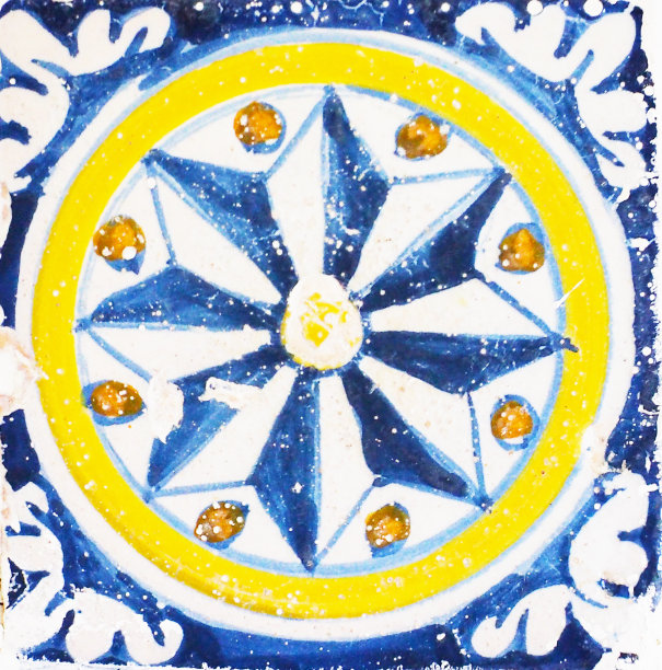 老房子立面传统瓷砖的细节。装饰瓷砖。瓦伦西亚传统瓷砖。花卉装饰。图片下载