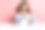 小女孩的漫画肖像，孩子在牙科医生的形象穿着白色的实验外套和手套孤立在粉红色的工作室背景图片下载