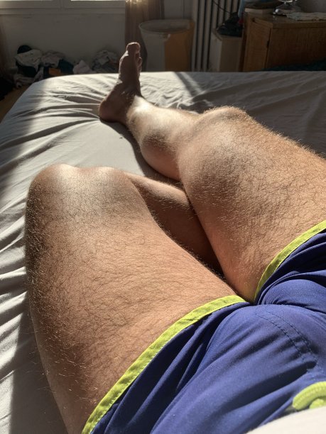 在家锻炼。图片下载