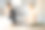 疲惫的女人在厨房里做沙拉图片下载