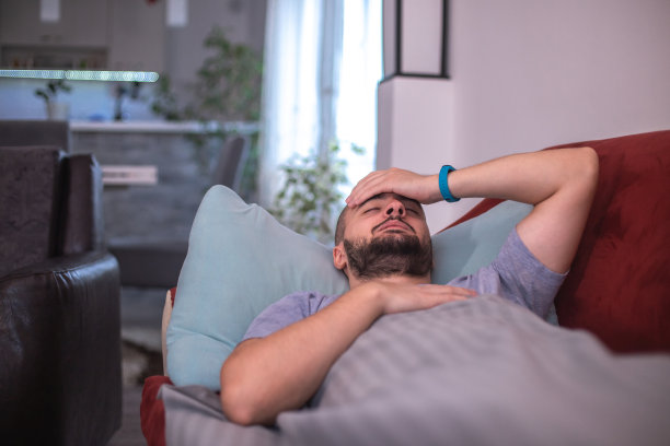 男性感冒/流感/ covid-19患者图片下载