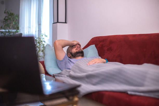 男性感冒/流感/ covid-19患者图片下载