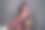 尼古丁上瘾的概念。白种年轻女子，穿着西装，坐在凳子上，点着一支烟。灰色的背景。近距离图片下载