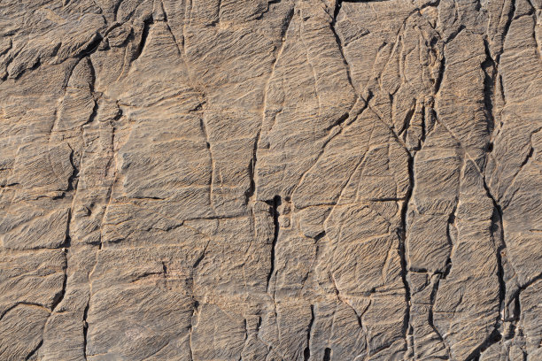 美丽的纹理，天然的灰色和黄色花岗岩石材表面与裂缝的照片图片下载