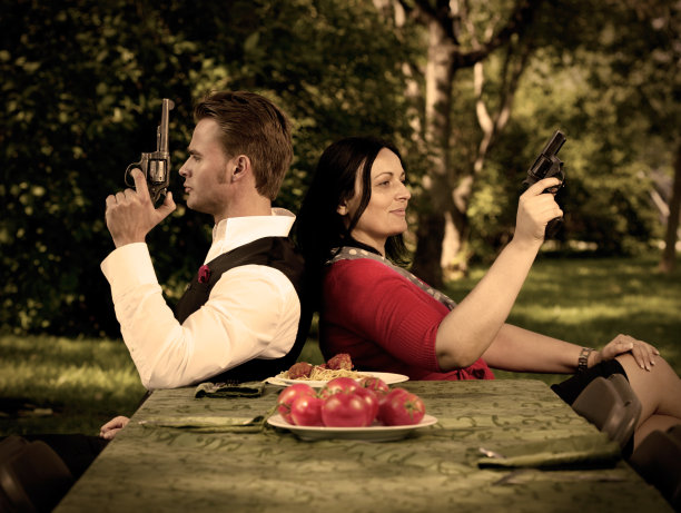 黑手党夫妇为最后一餐大打出手图片下载