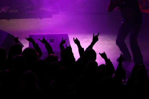 摇摆的人群图片下载