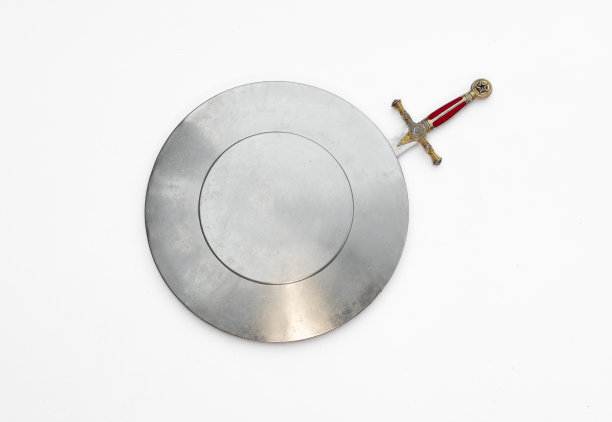 银盾孤立在白色背景上图片下载