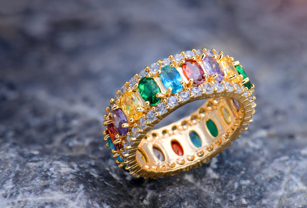 宝石首饰金戒指。图片下载