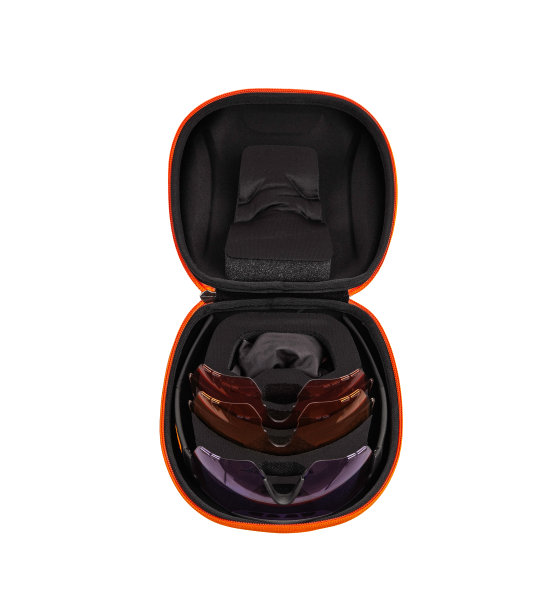 为运动员、射手和工人配备的现代安全护目镜。隔离在白色背景上的护目镜。图片下载