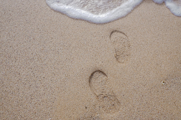 沙滩沙滩上的脚印图片下载