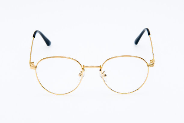 时尚太阳镜两个色调框架上的白色背景。图片下载