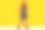 自信的年轻红发女孩在黑色丝绸亚洲连衣裙和军事靴子图片下载