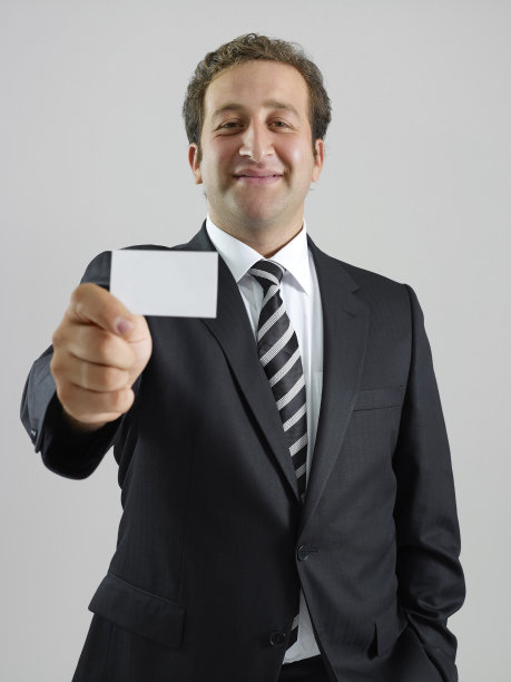 商务人士出示名片图片下载