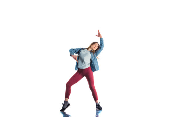 表演者正在跳霹雳舞图片下载