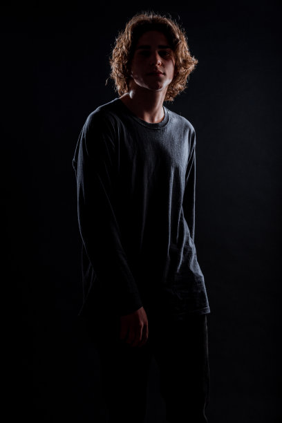 现代男人很酷图片下载