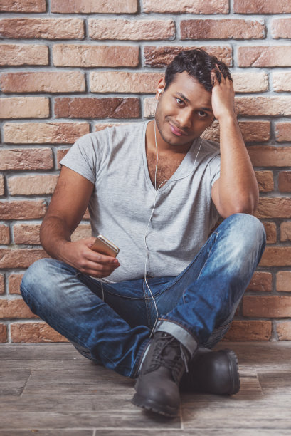 英俊的美国黑人男子图片下载