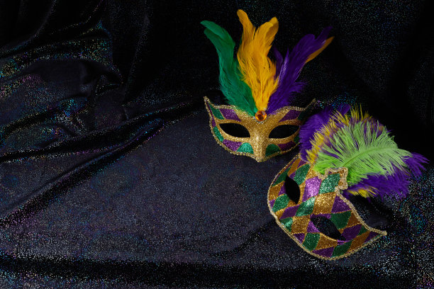 嘉年华狂欢节面具在黑色闪光的背景图片下载