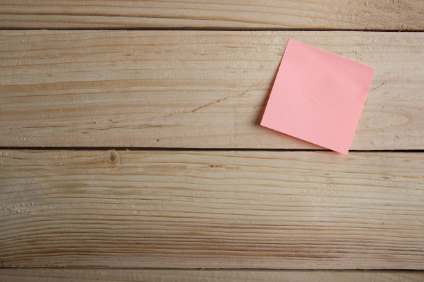 木板和笔记贴纸图片下载