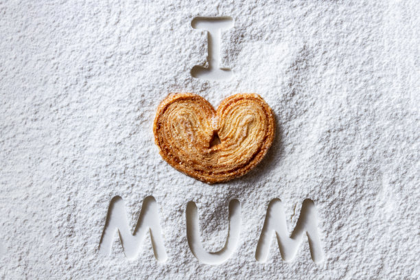 我喜欢用白面做背景的《妈妈》和《饼干心》图片下载