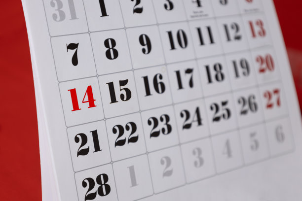 日历上红色2月14日的特写，情人节提醒图片下载