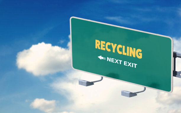 蓝天下高速公路出口标识的回收图片下载