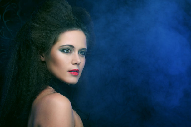 美丽的年轻女子图片下载