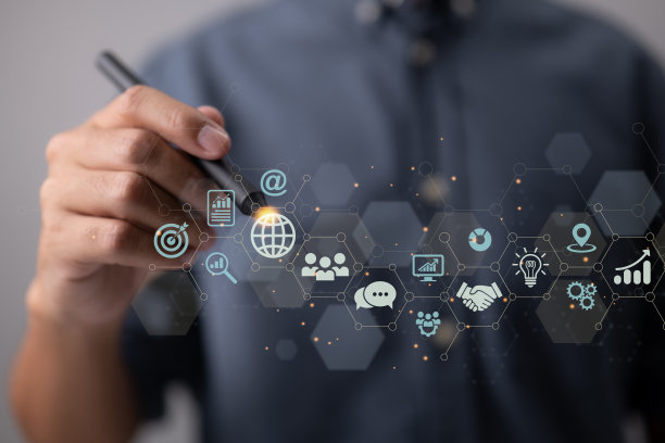 物联网、数字营销和全球业务。物联网的商业战略概念。通过技术图标，商人可以接触到全球网络。图片下载