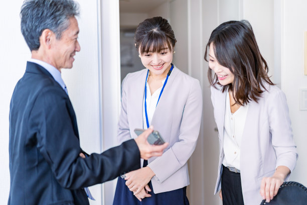 部门主管和女员工发生冲突图片下载
