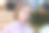 年轻的女学生，金黄色的短发在微风中飘动图片下载