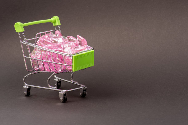 粉红色背景上的红心图片下载