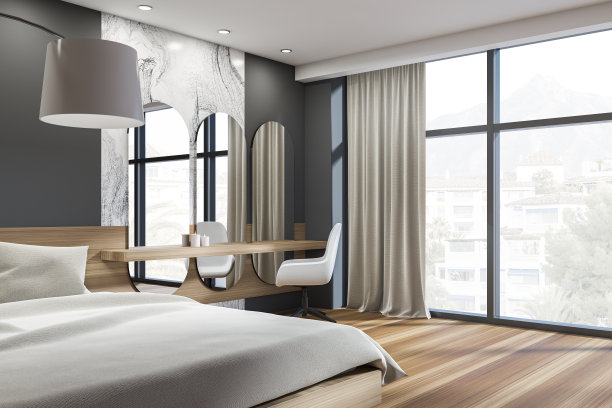 黑暗的卧室内部有白色的大床，三个椭圆形的镜子图片下载