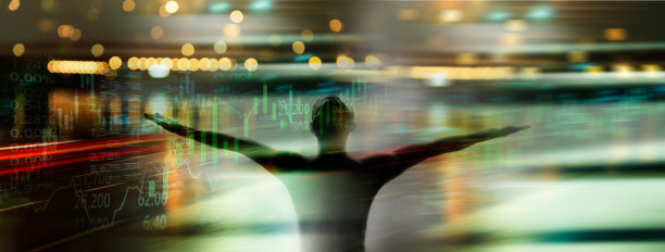 在自由金融概念旗帜的背景下，以市灯和股市商业图的男子休息手臂剪影图片下载