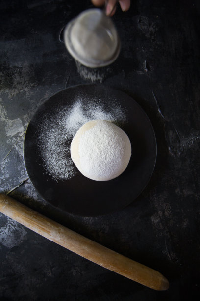 为烘烤准备面团图片下载