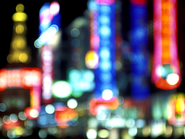 上海市区夜间霓虹灯的色彩缤纷图片下载