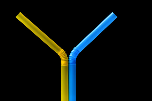 彩色吸管装果汁。“n图片下载