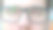 近距离的眨眼的眼睛看着相机图片下载