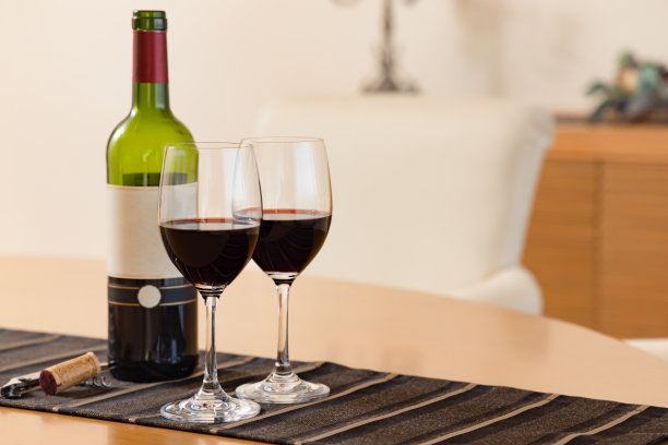 美味的红酒，一杯优雅的节日美酒图片下载
