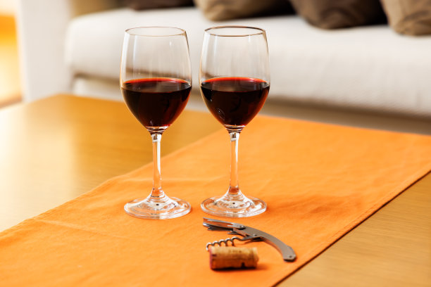 美味的红酒，一杯优雅的节日美酒图片下载