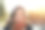 背光拍摄的户外自信女人图片下载