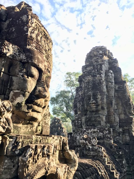 暹粒吴哥窟寺庙里巴戎寺的面孔图片下载